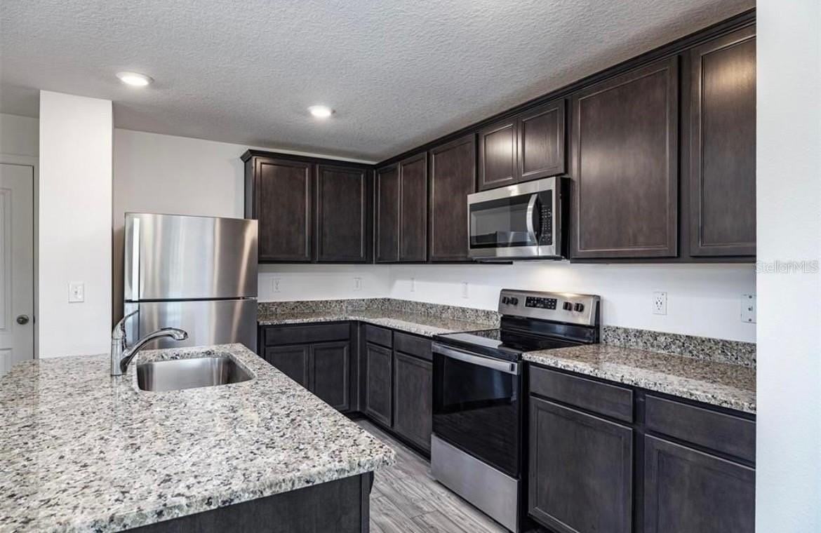 1635 Wynford Cir - Photo 2 of 12