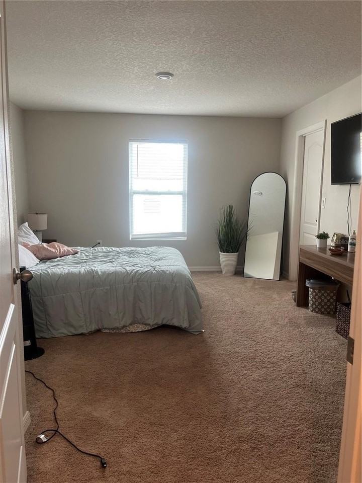 1635 Wynford Cir - Photo 4 of 12