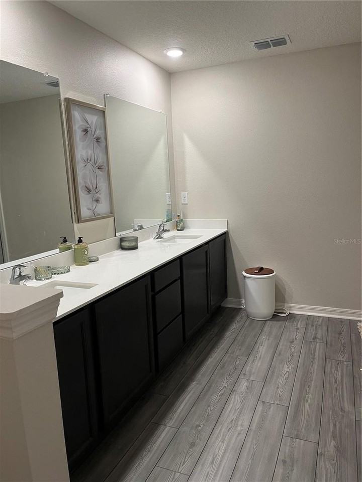 1635 Wynford Cir - Photo 5 of 12