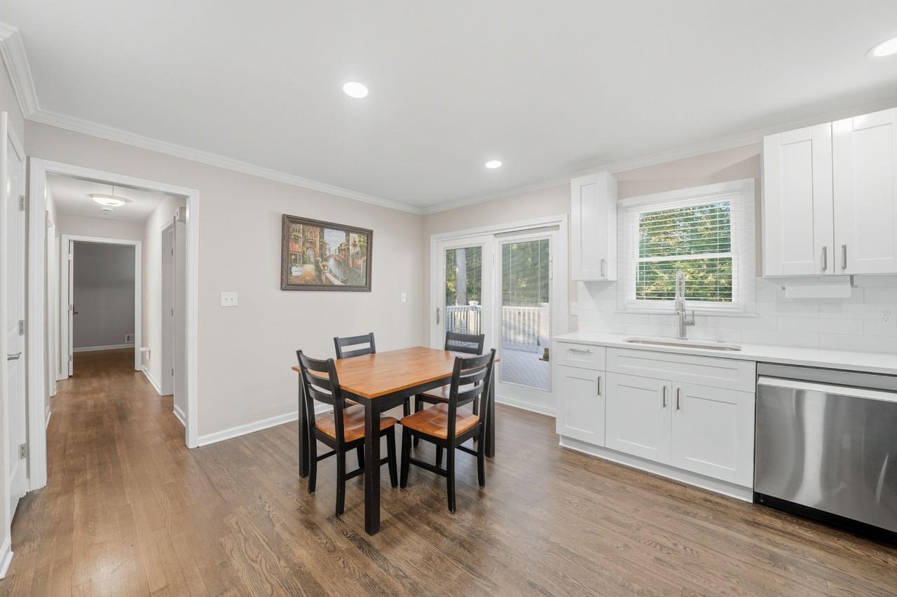 Melody Ln Nw - Photo 3 of 9