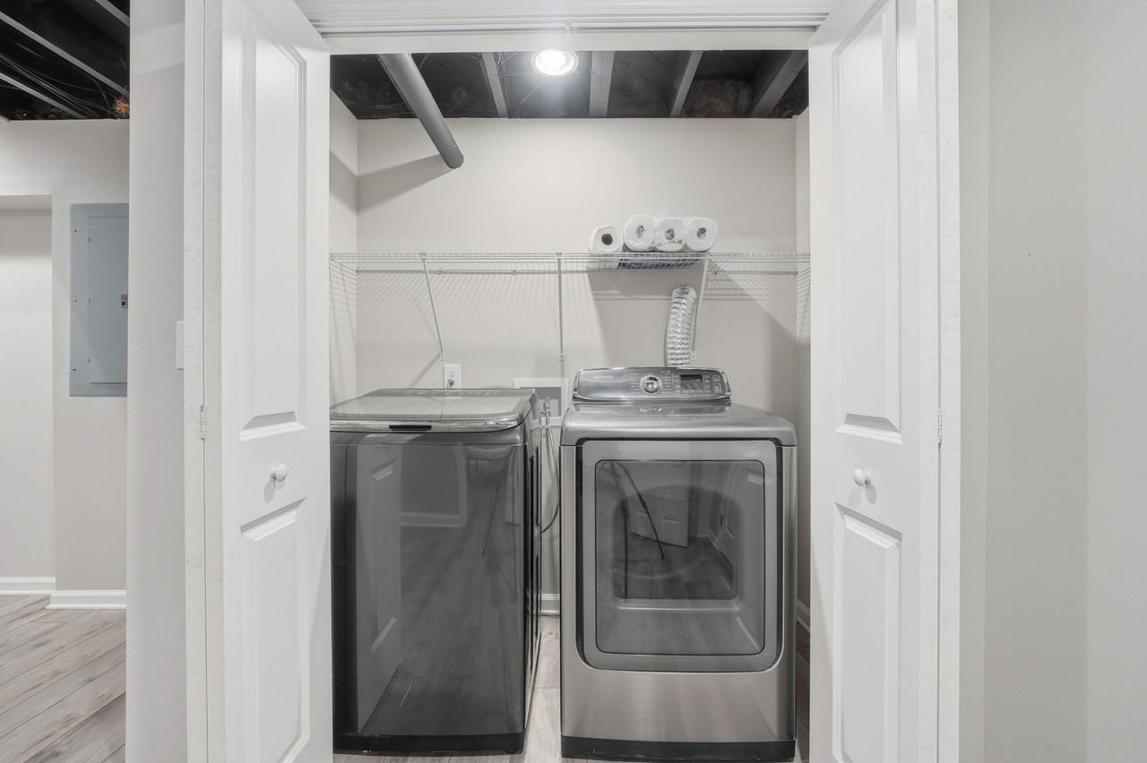 Melody Ln Nw - Photo 6 of 9