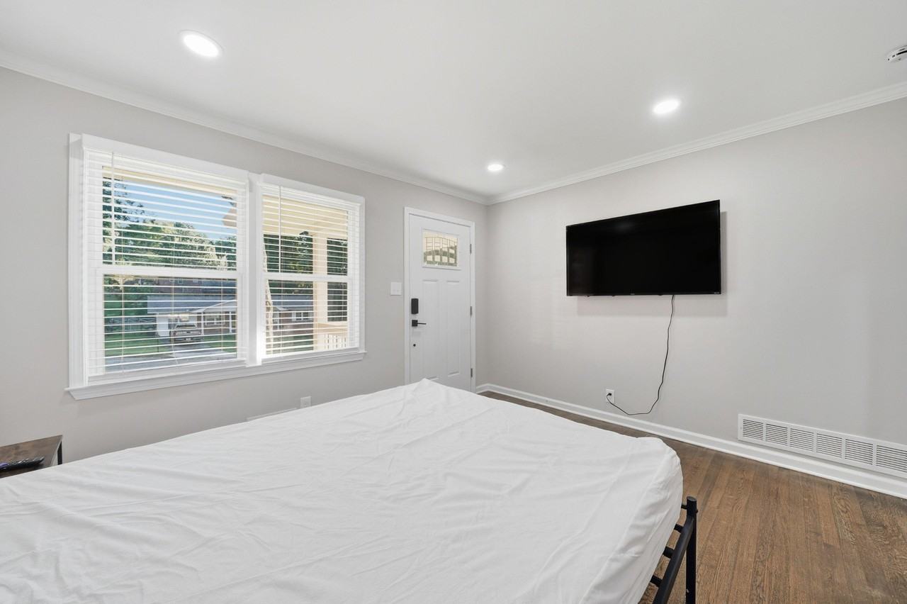 Melody Ln Nw - Photo 7 of 9