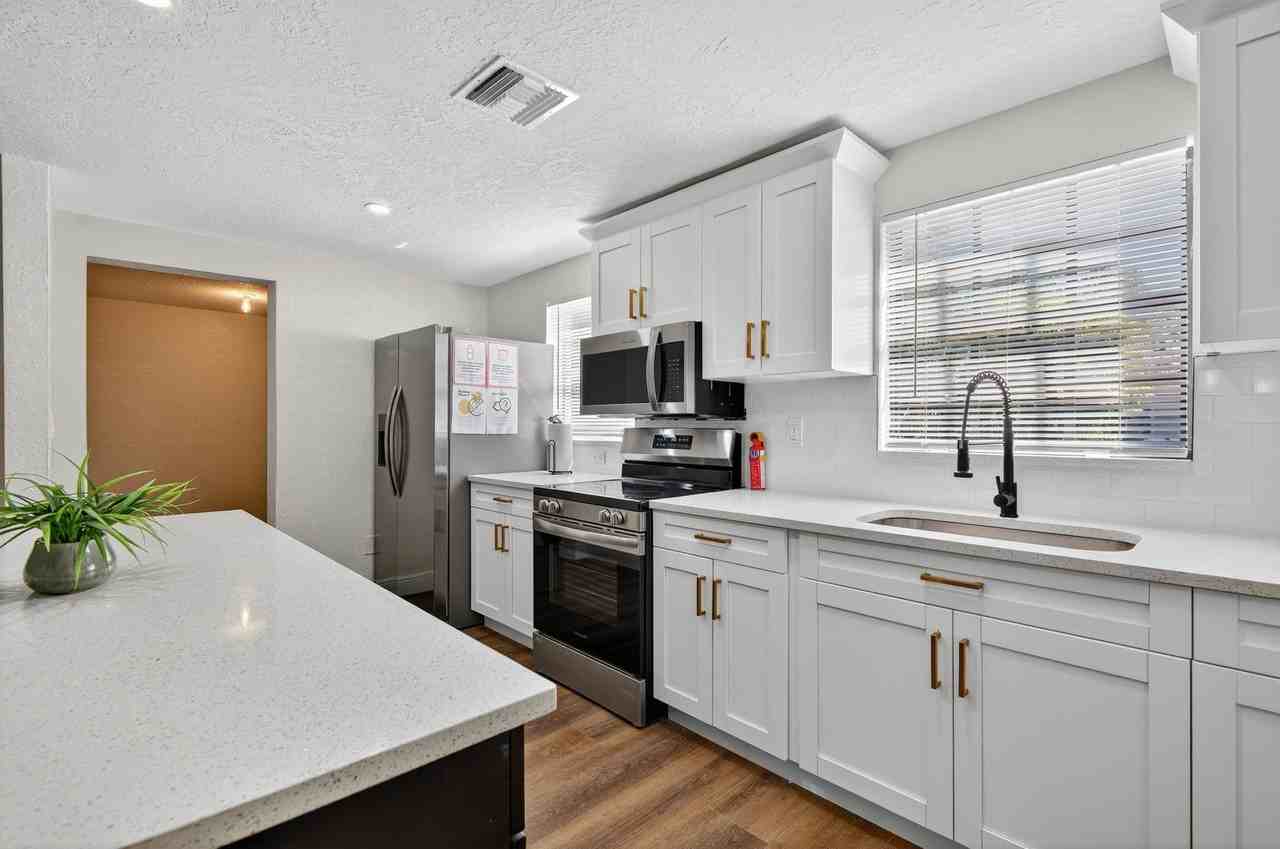 S 87th St - Photo 5 of 8