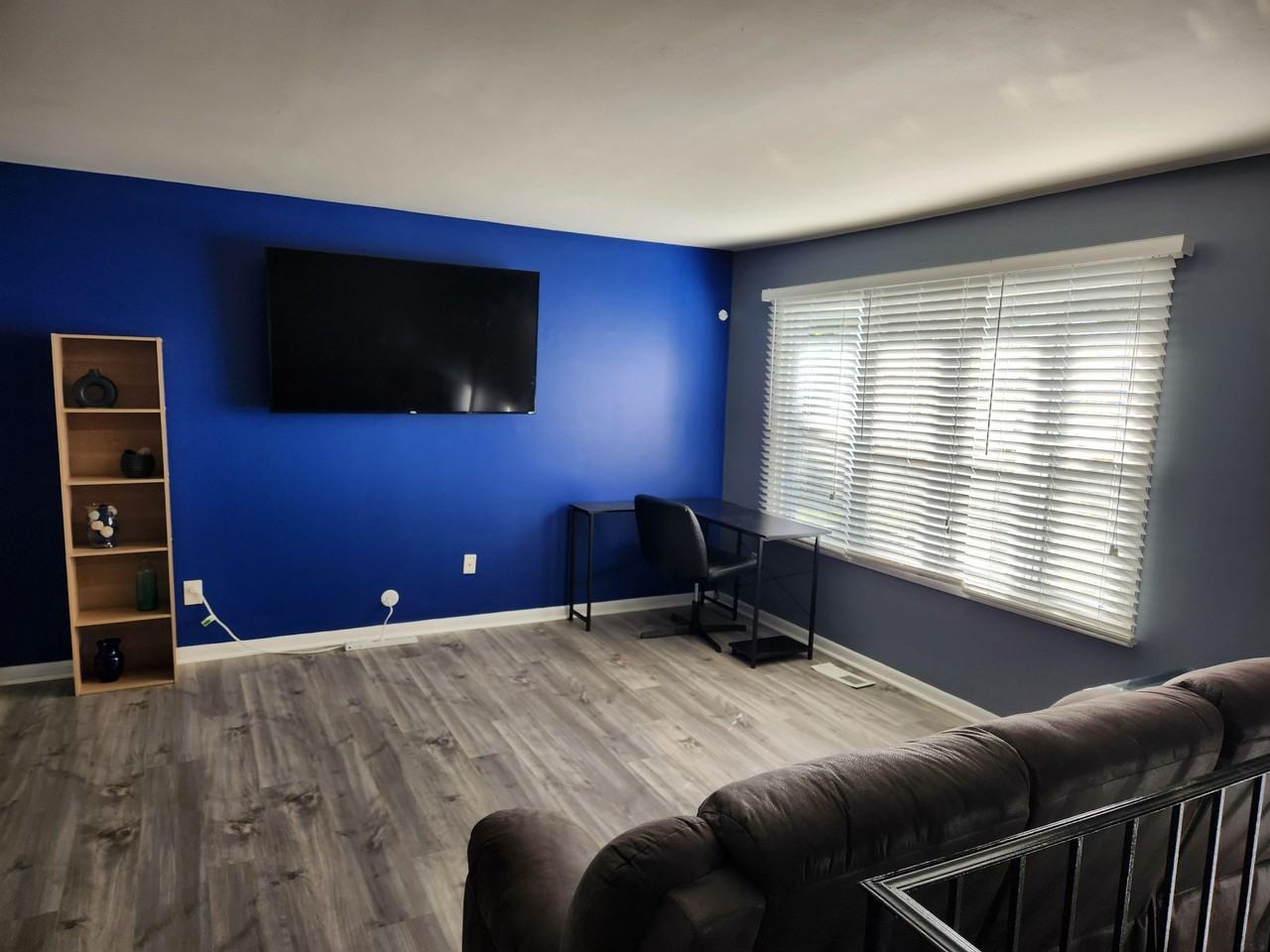 Loughran Ter - Photo 4 of 10