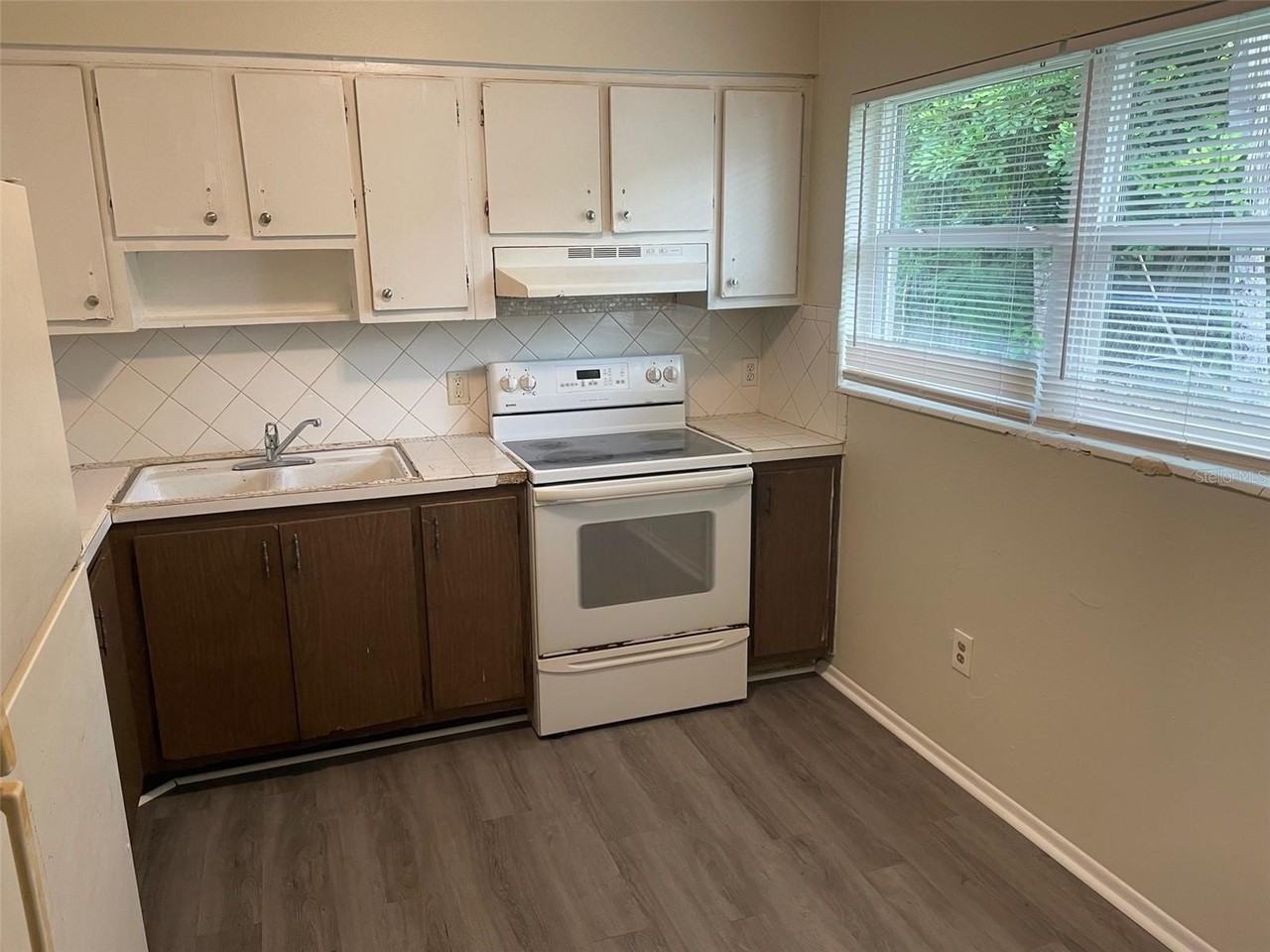 2409 13th St W #4 - Photo 5 of 15