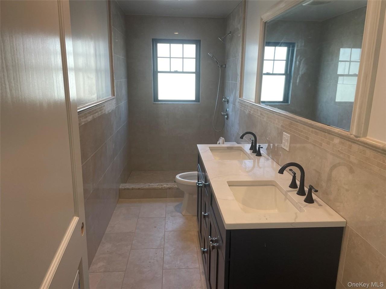 59 Clinton Ave #1stFL - Photo 2 of 10