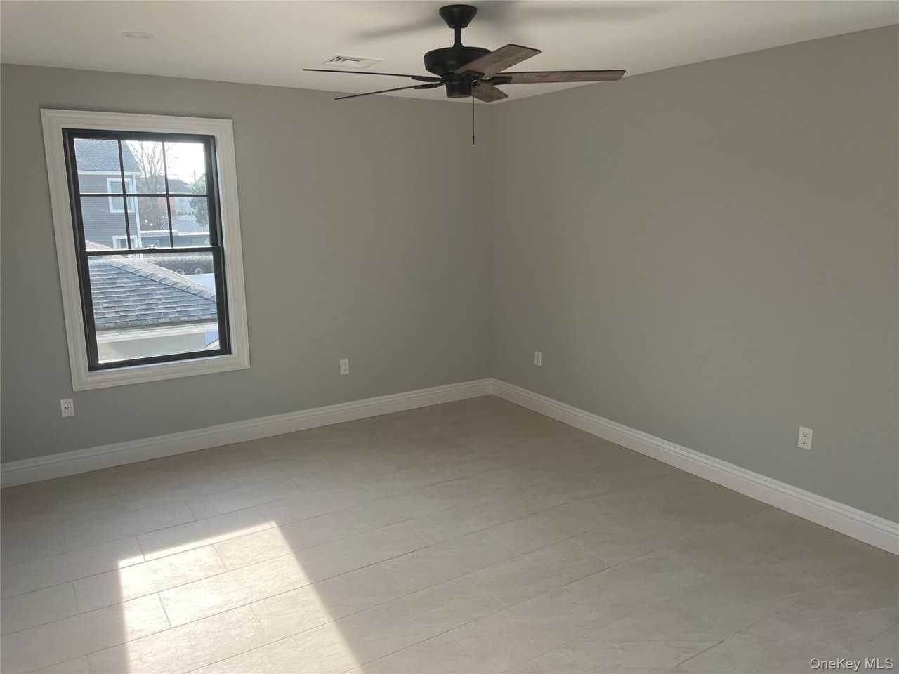 59 Clinton Ave #1stFL - Photo 5 of 10