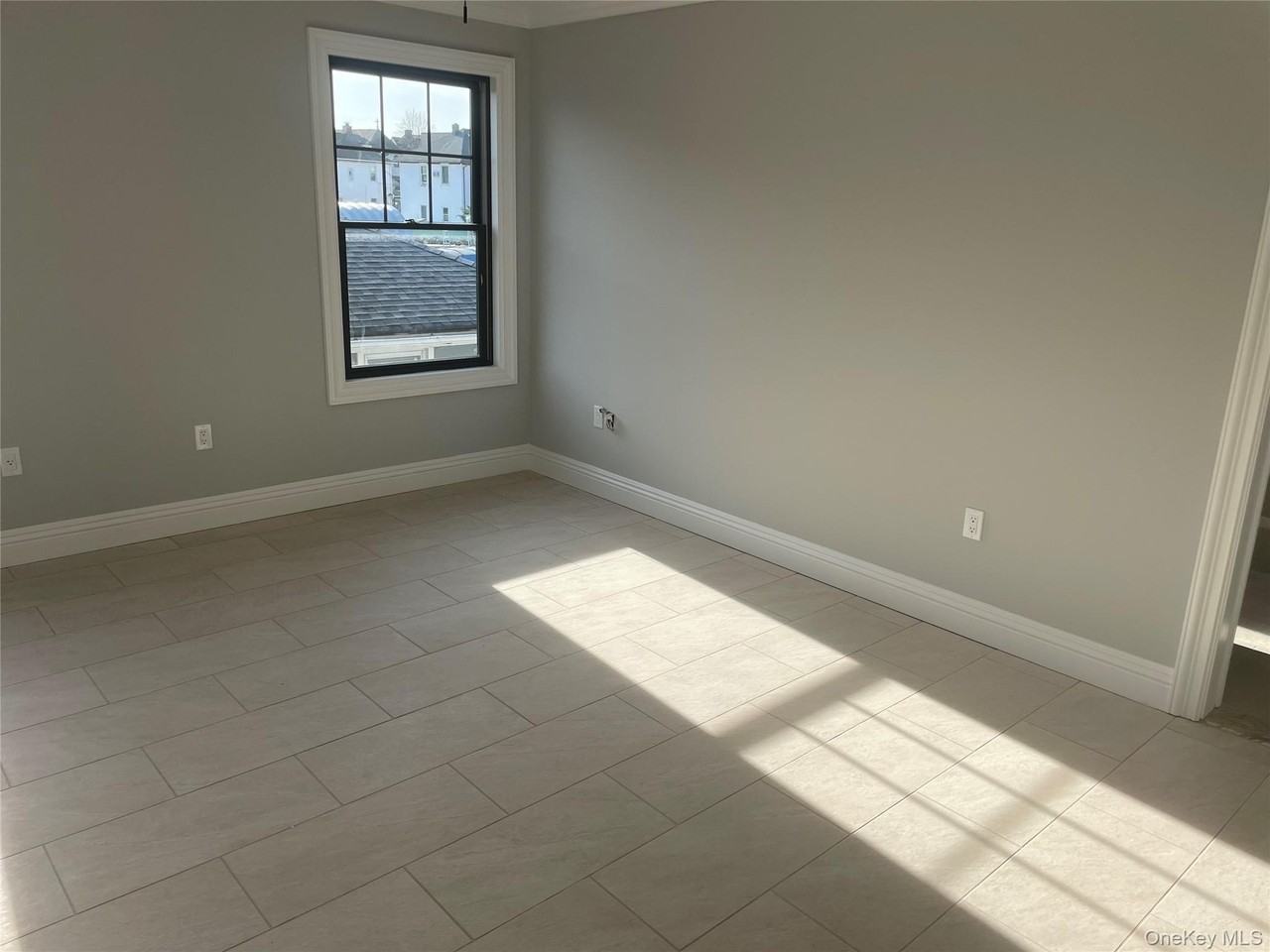 59 Clinton Ave #1stFL - Photo 7 of 10