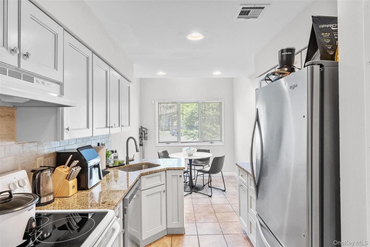 25 Jeremy Cir - Photo 3 of 15