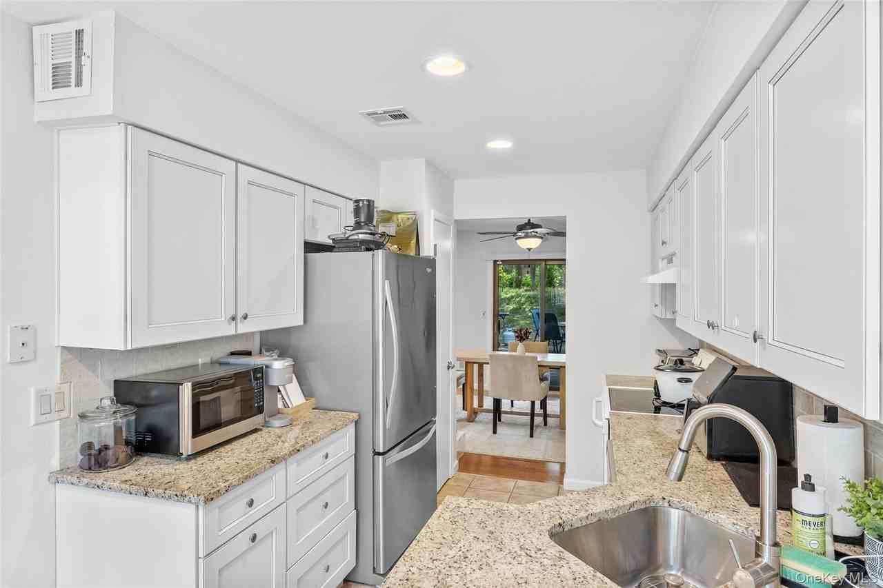 25 Jeremy Cir - Photo 4 of 15