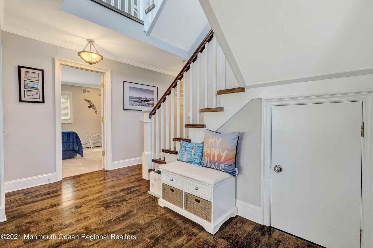 211 Ocean Ave - Photo 7 of 44