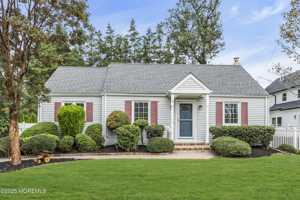 featured image of 2 Schiverea Ave