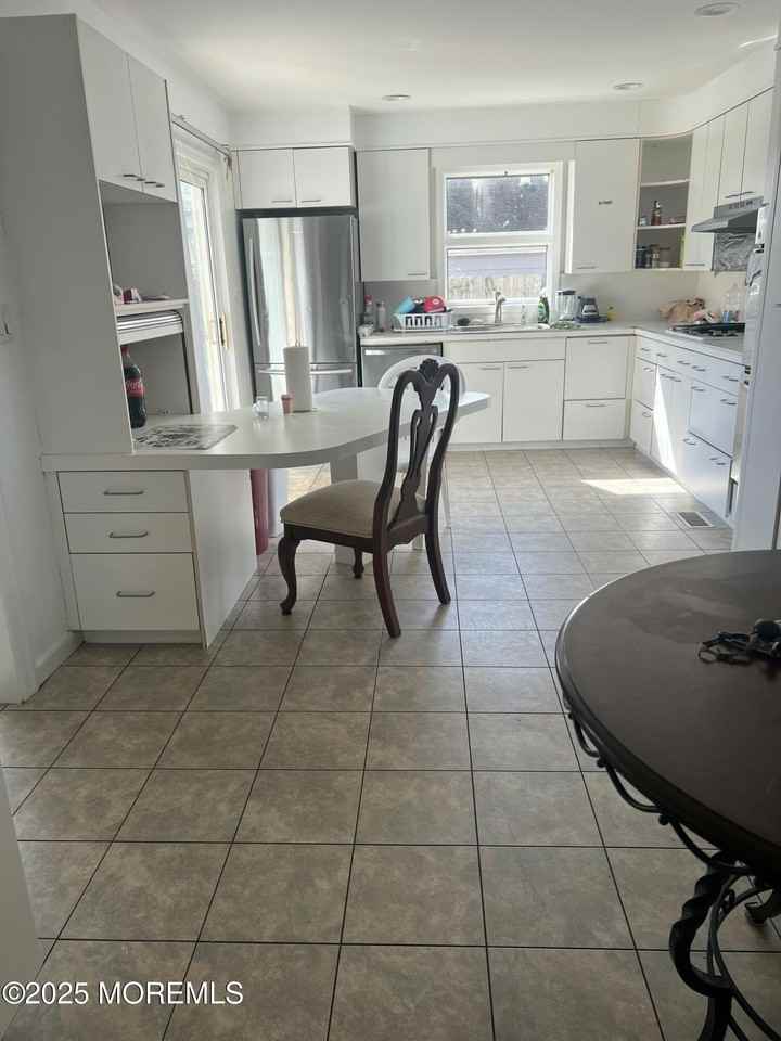 402 Deal Rd - Photo 5 of 8