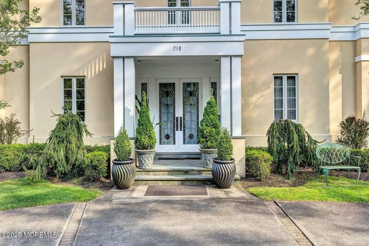 758 Roseld Ave - Photo 3 of 50