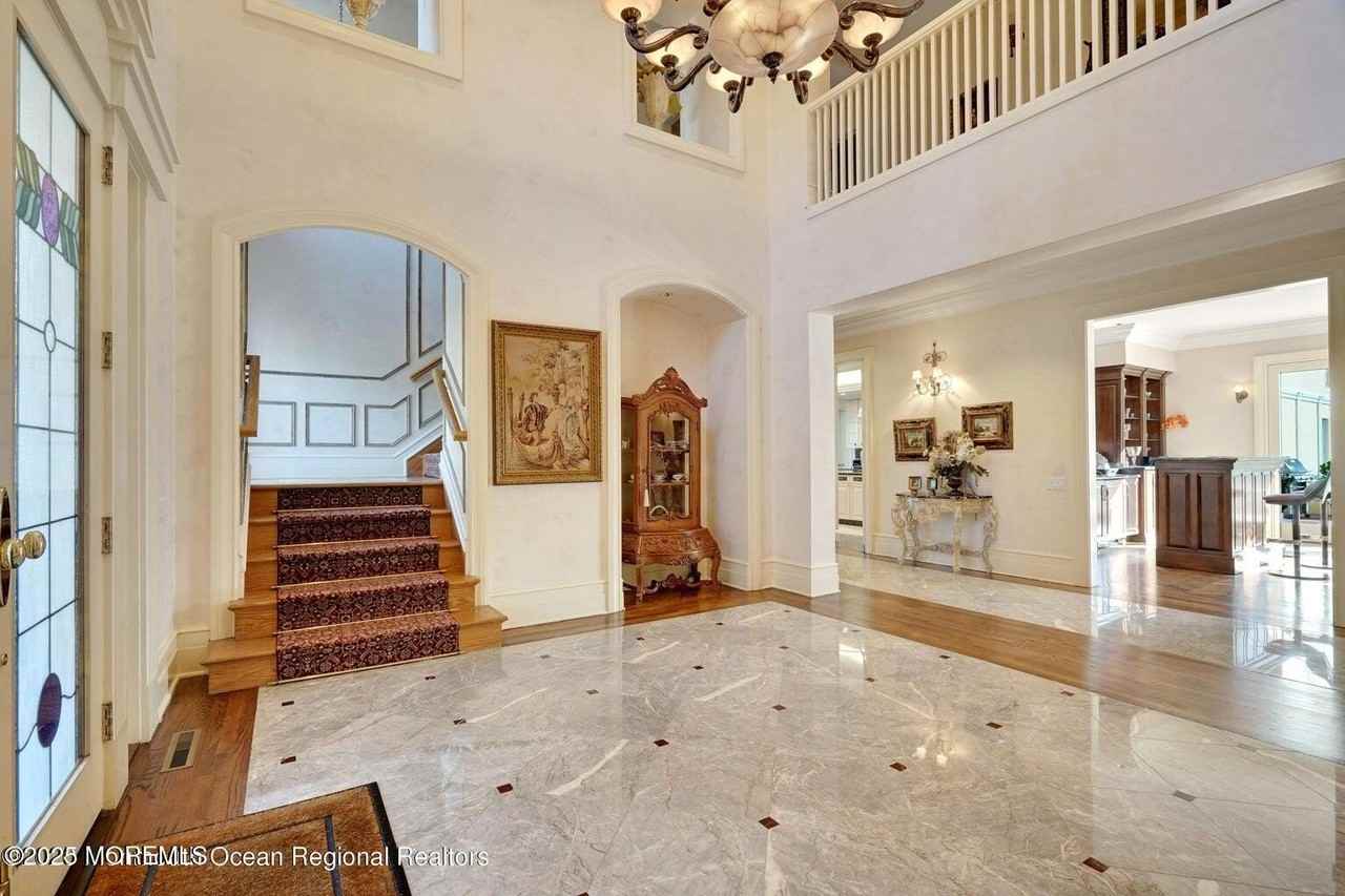 758 Roseld Ave - Photo 5 of 50