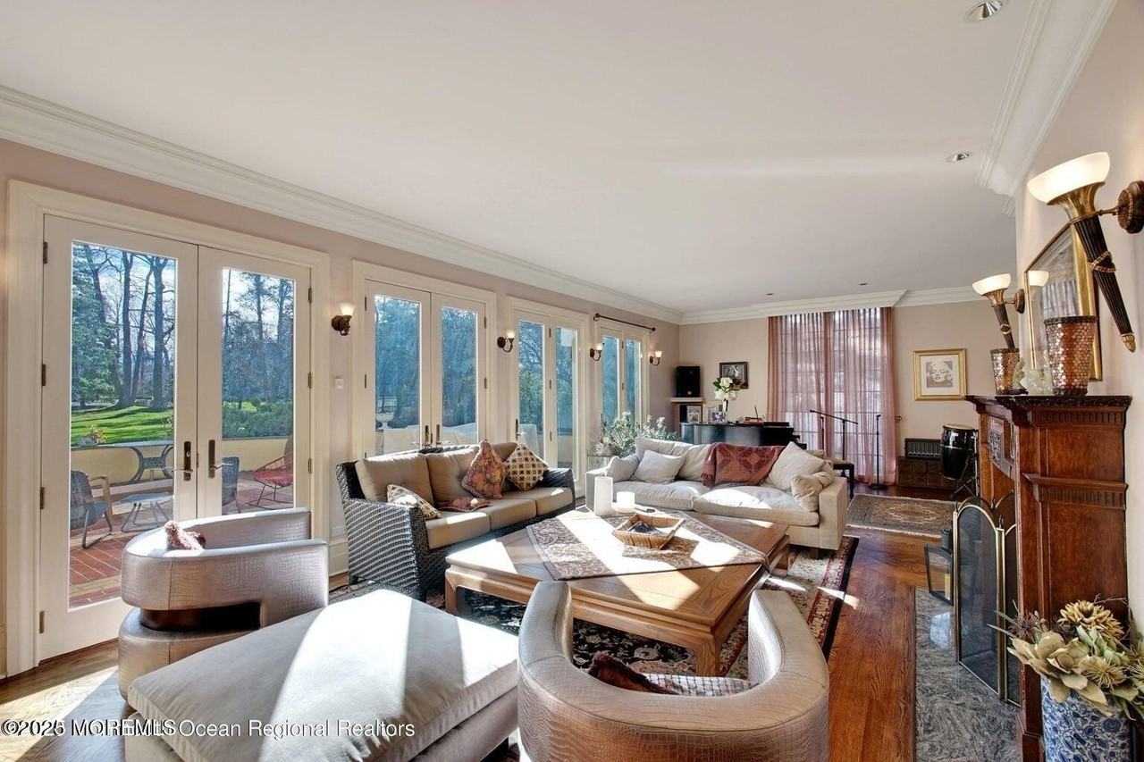 758 Roseld Ave - Photo 7 of 50