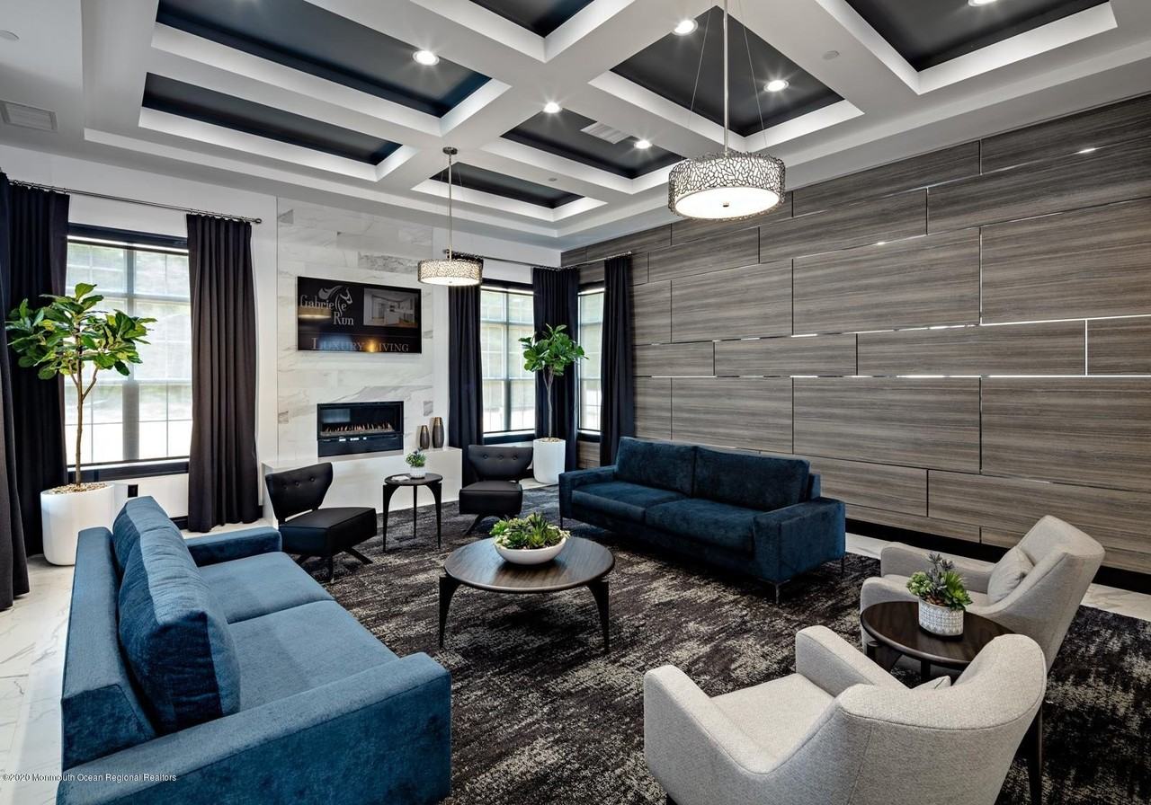 421 Stallion Cir W - Photo 3 of 15