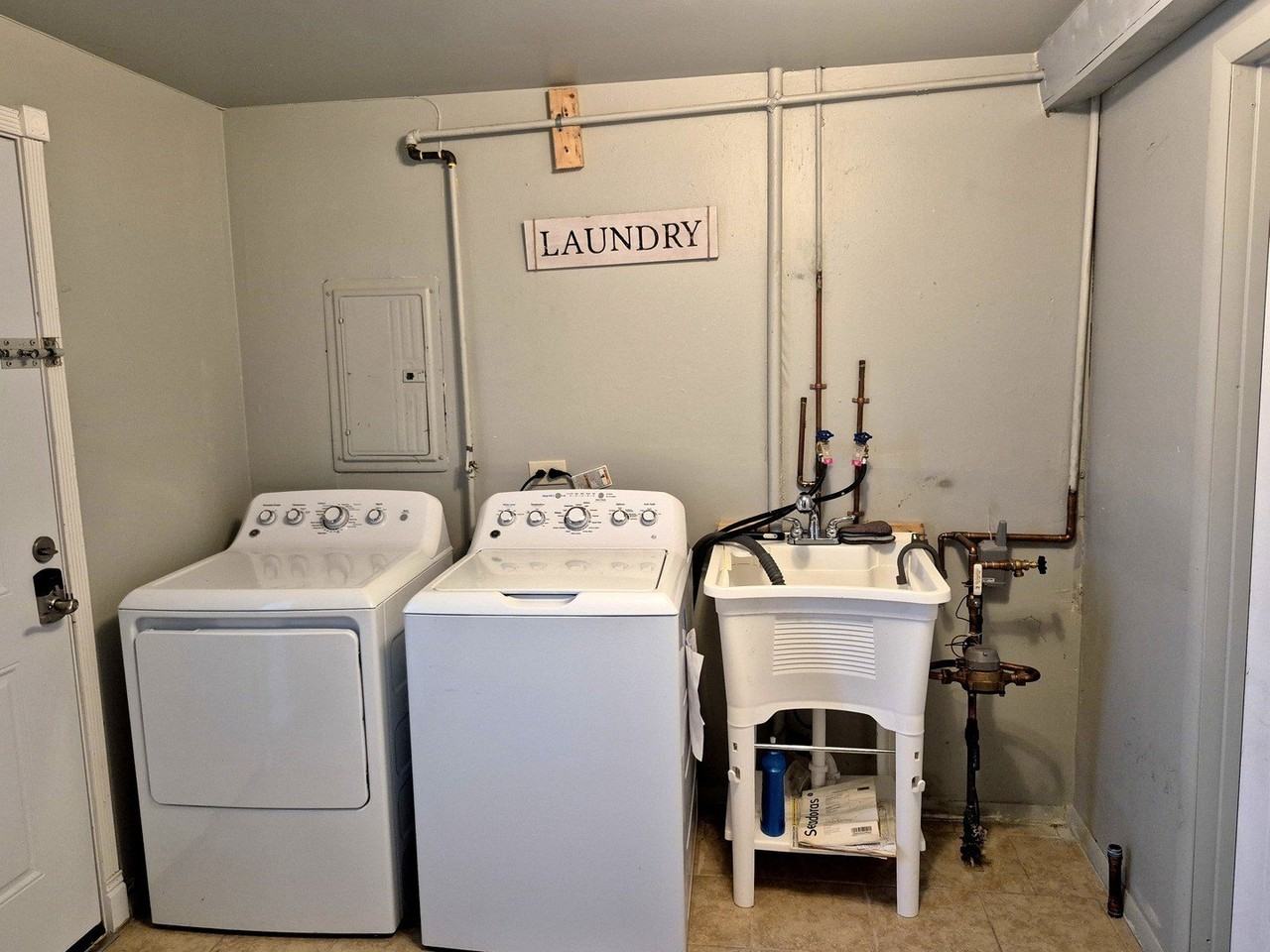 1604 20th St - Photo 4 of 10