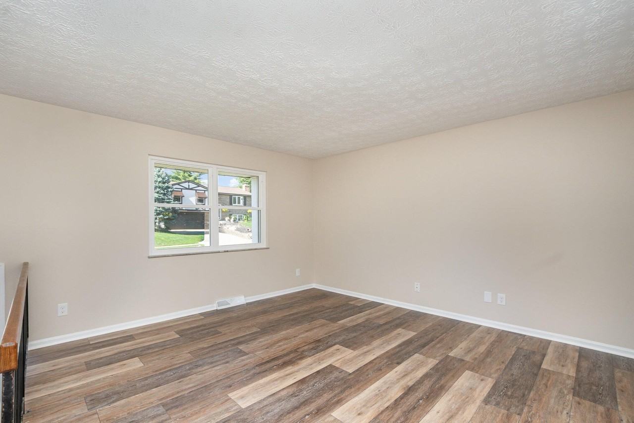 40 Stacy Ln - Photo 2 of 15