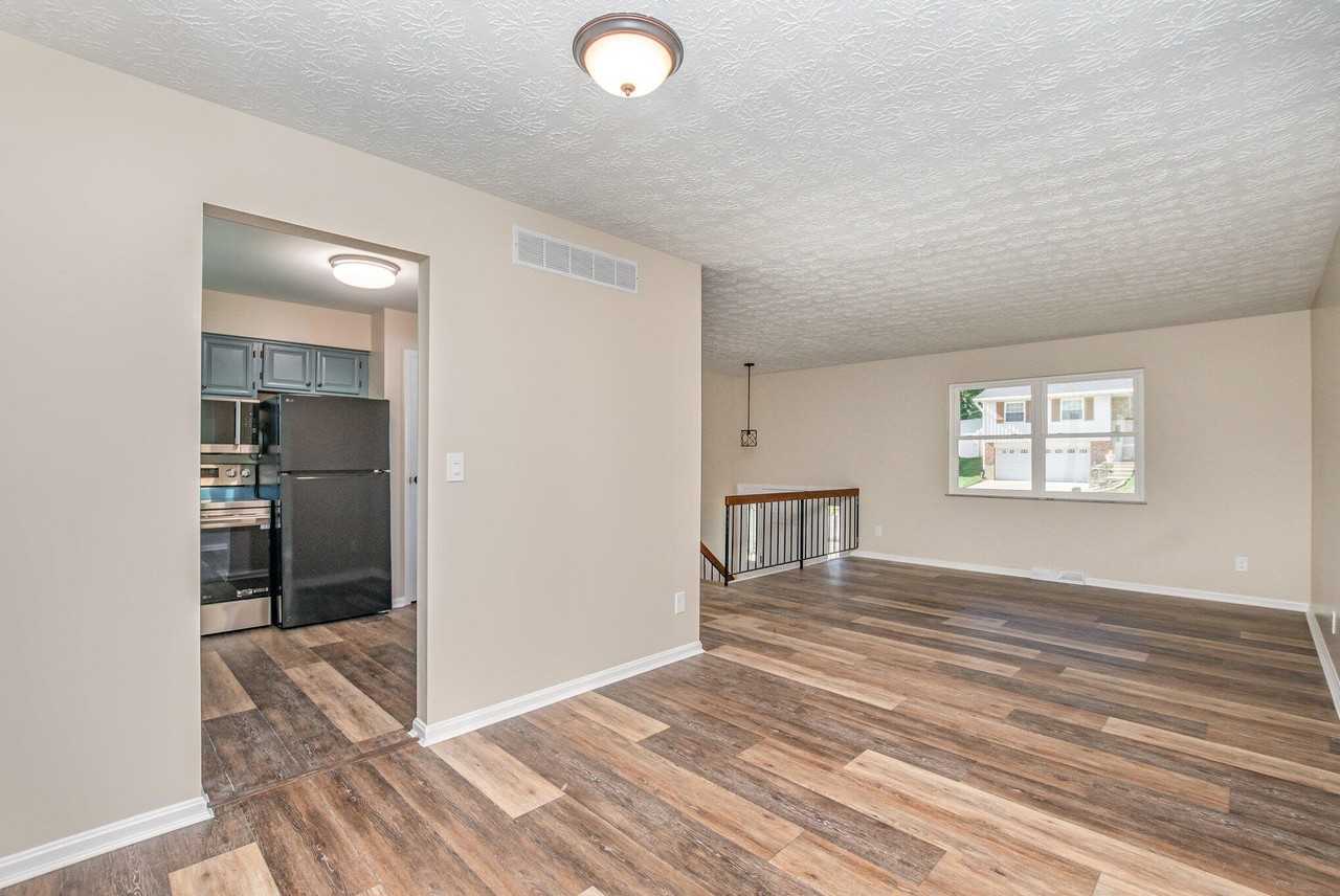 40 Stacy Ln - Photo 4 of 15