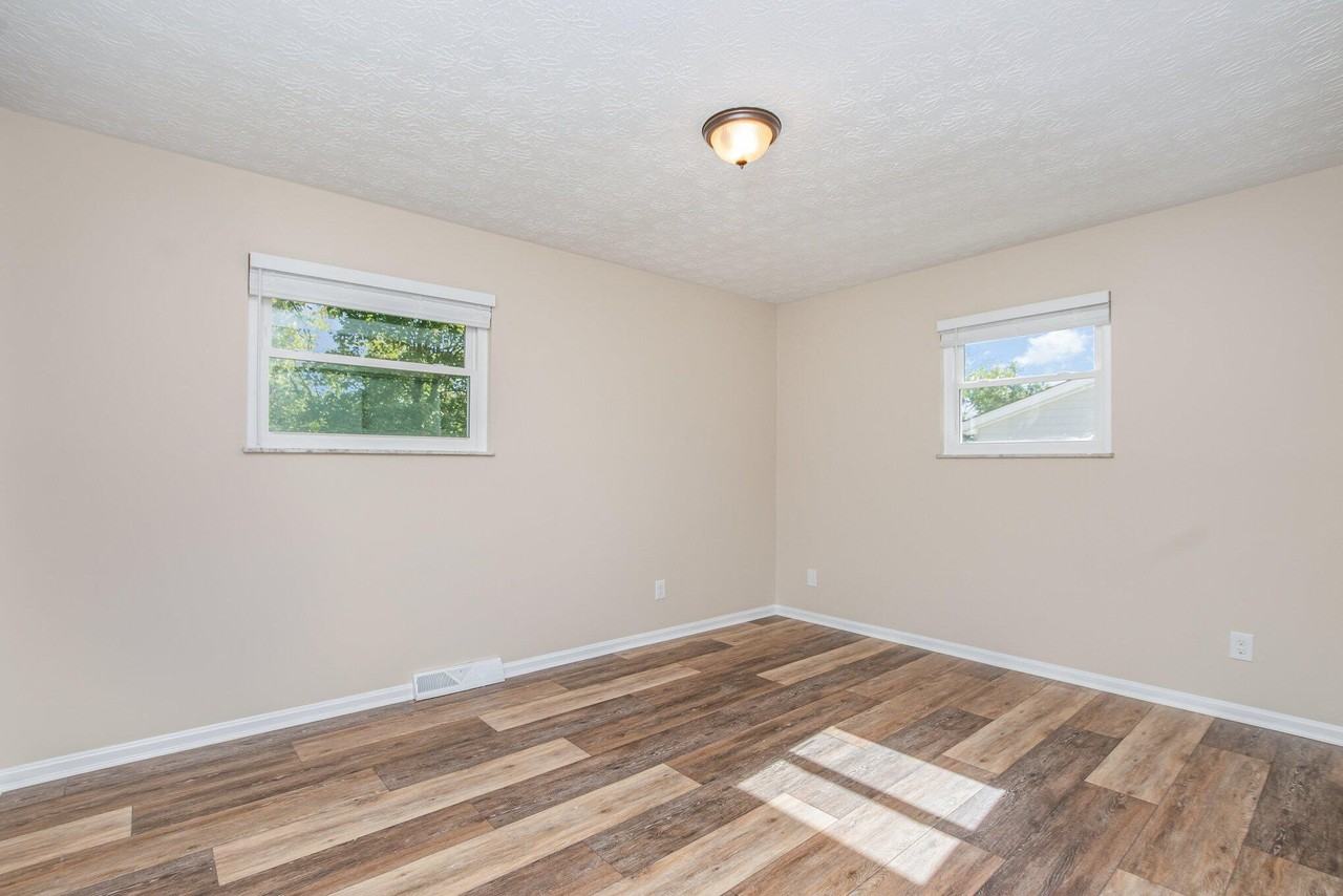 40 Stacy Ln - Photo 7 of 15