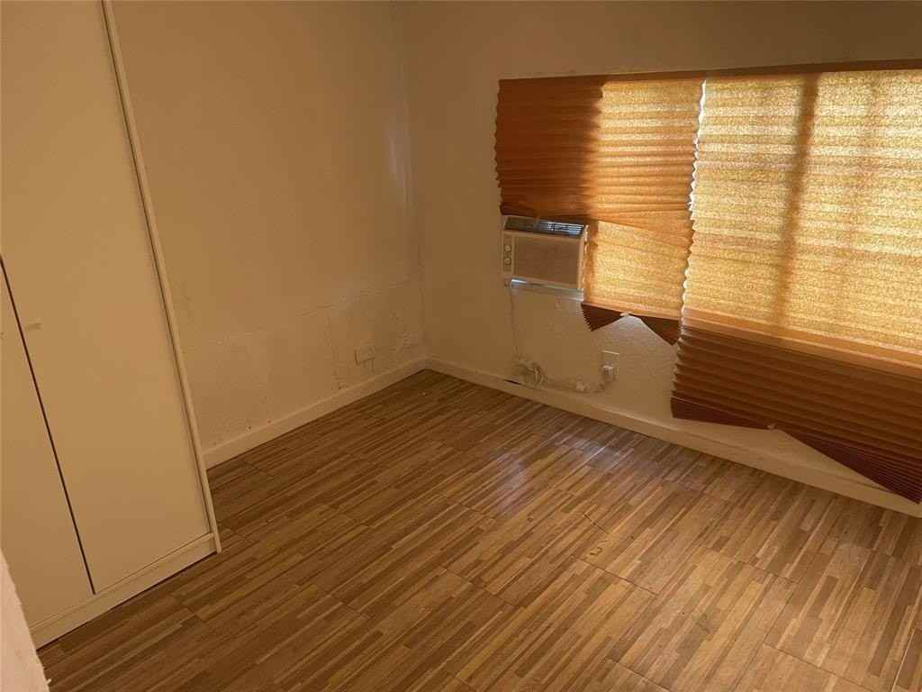 8556 Berkley Dr - Photo 4 of 17