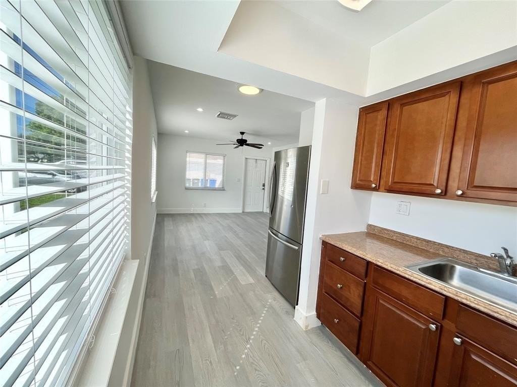 321 Southwest 14th Street #1 - Photo 5 of 20