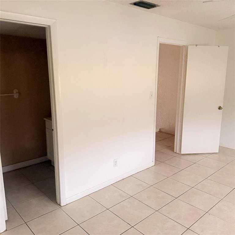 6518 Sw 41st St - Photo 5 of 9