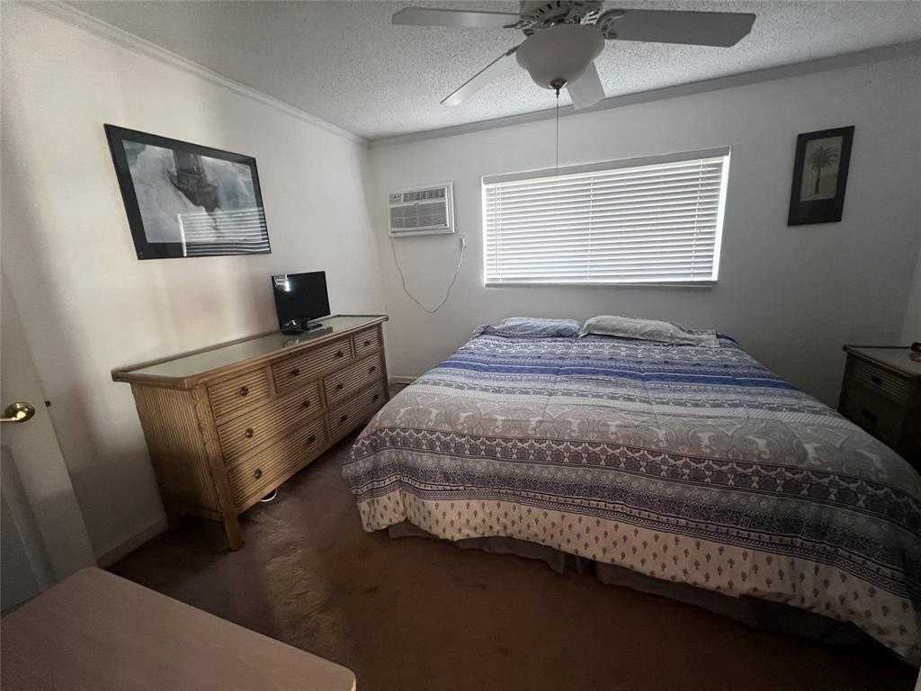 2850 Ne 30th St #2 - Photo 4 of 11