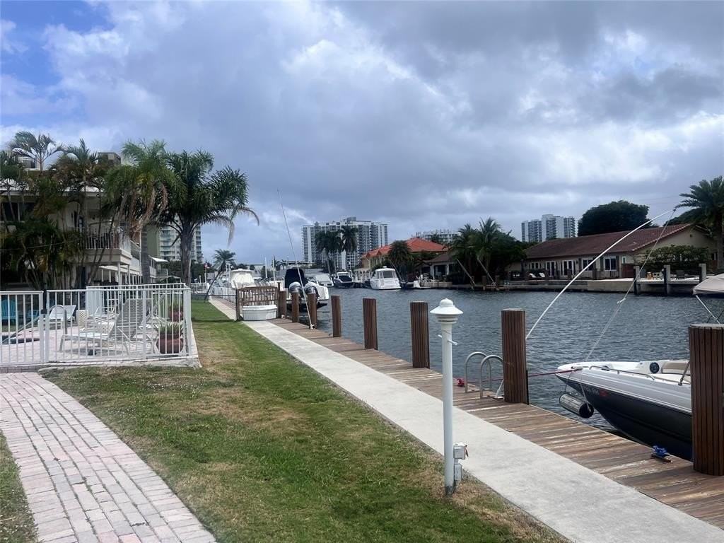 2850 Ne 30th St #2 - Photo 7 of 11