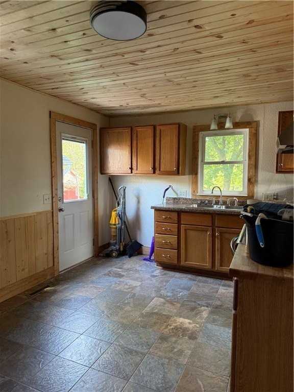 1911 Warden St - Photo 5 of 12