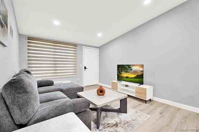 6 Roanoke Ln #32 - Photo 5 of 20