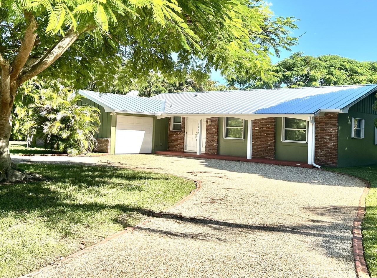 2095 Nw Fork Rd - Photo 2 of 10