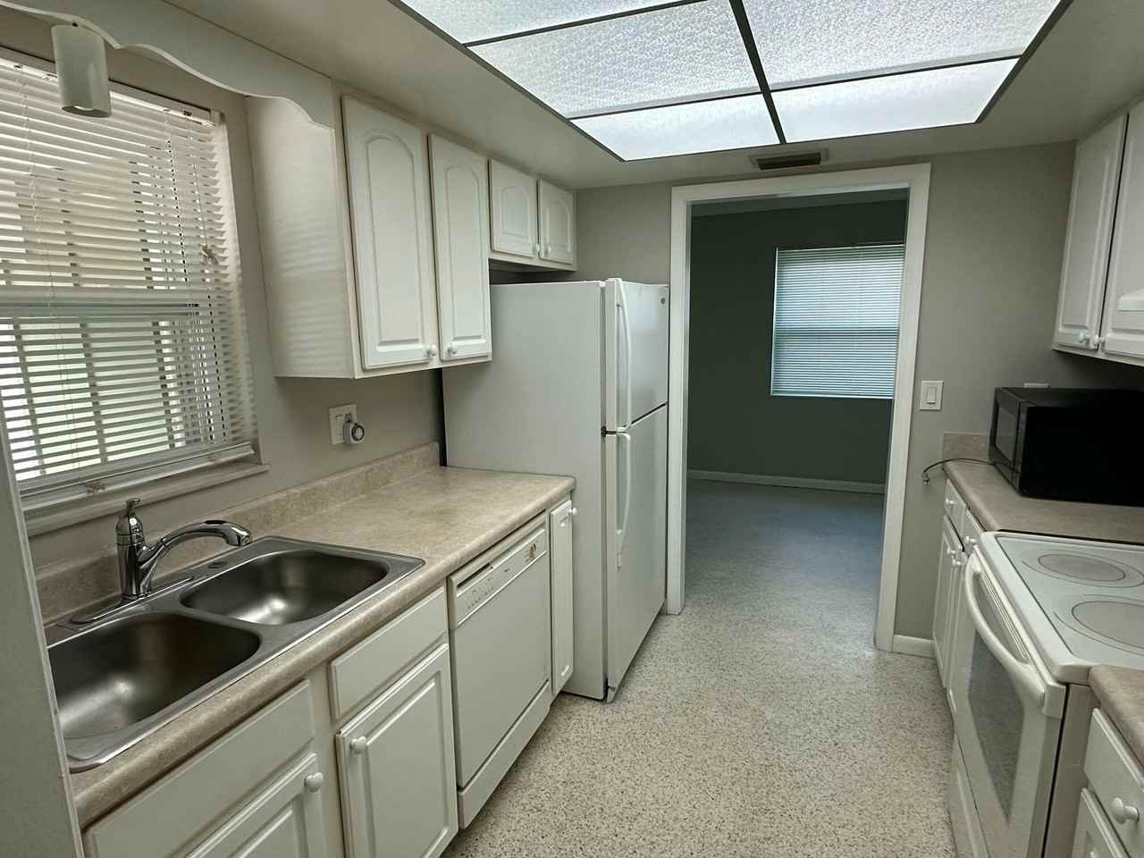 2095 Nw Fork Rd - Photo 4 of 10