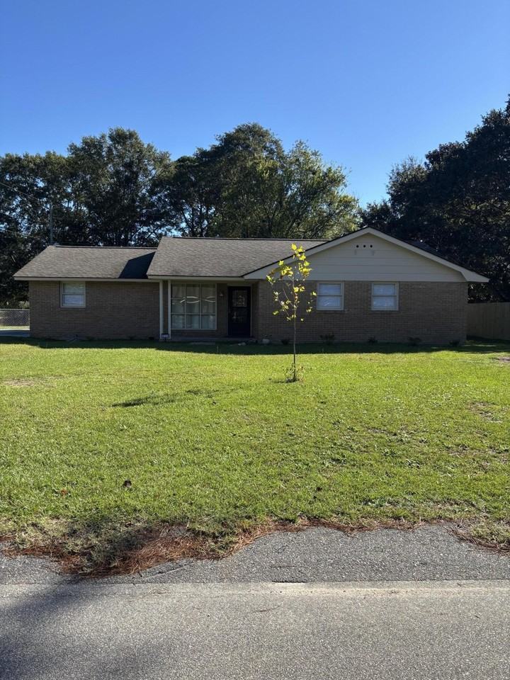 855 Whatley St - Photo 3 of 50