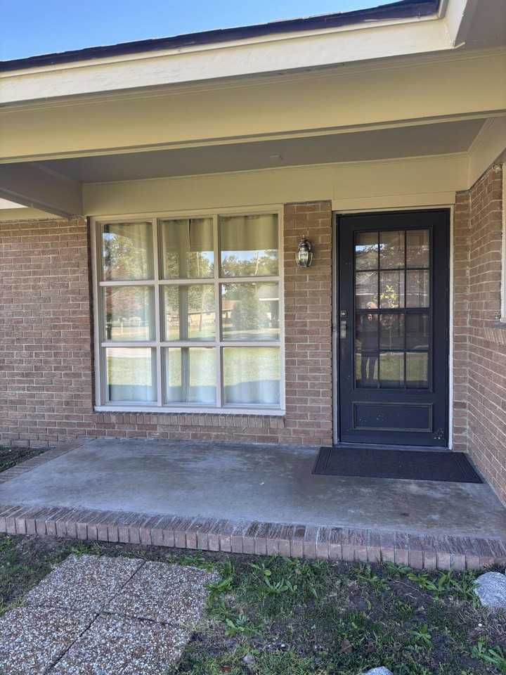 855 Whatley St - Photo 4 of 50