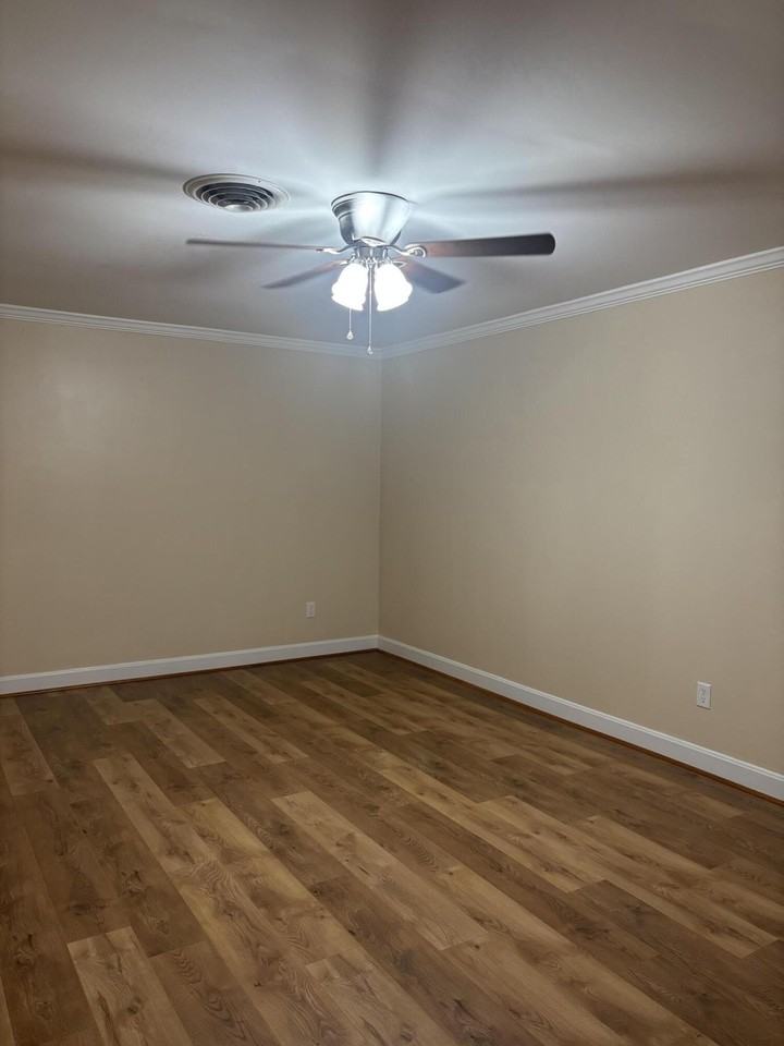 855 Whatley St - Photo 5 of 50