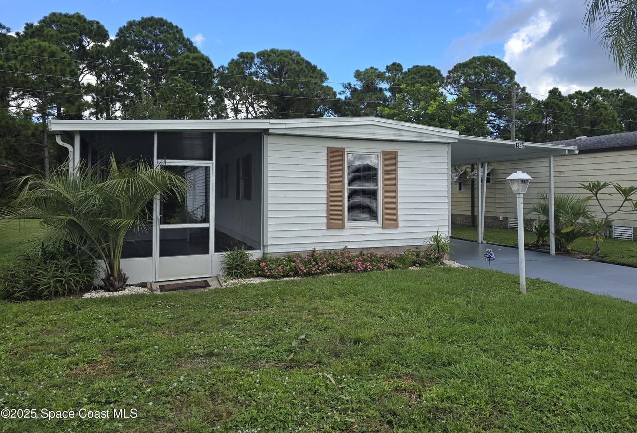 1345 Barefoot Circle - Photo 2 of 19