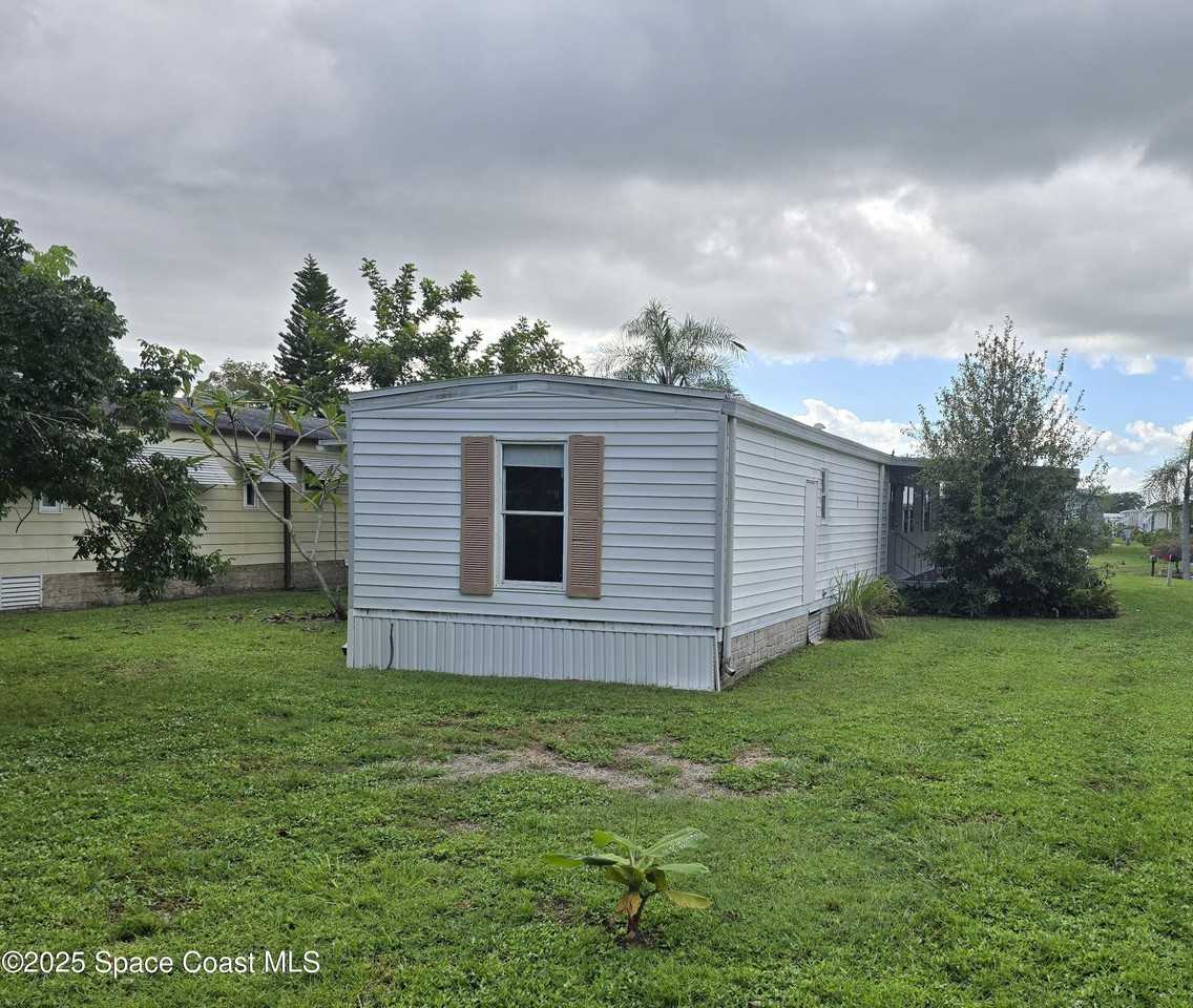 1345 Barefoot Circle - Photo 5 of 19