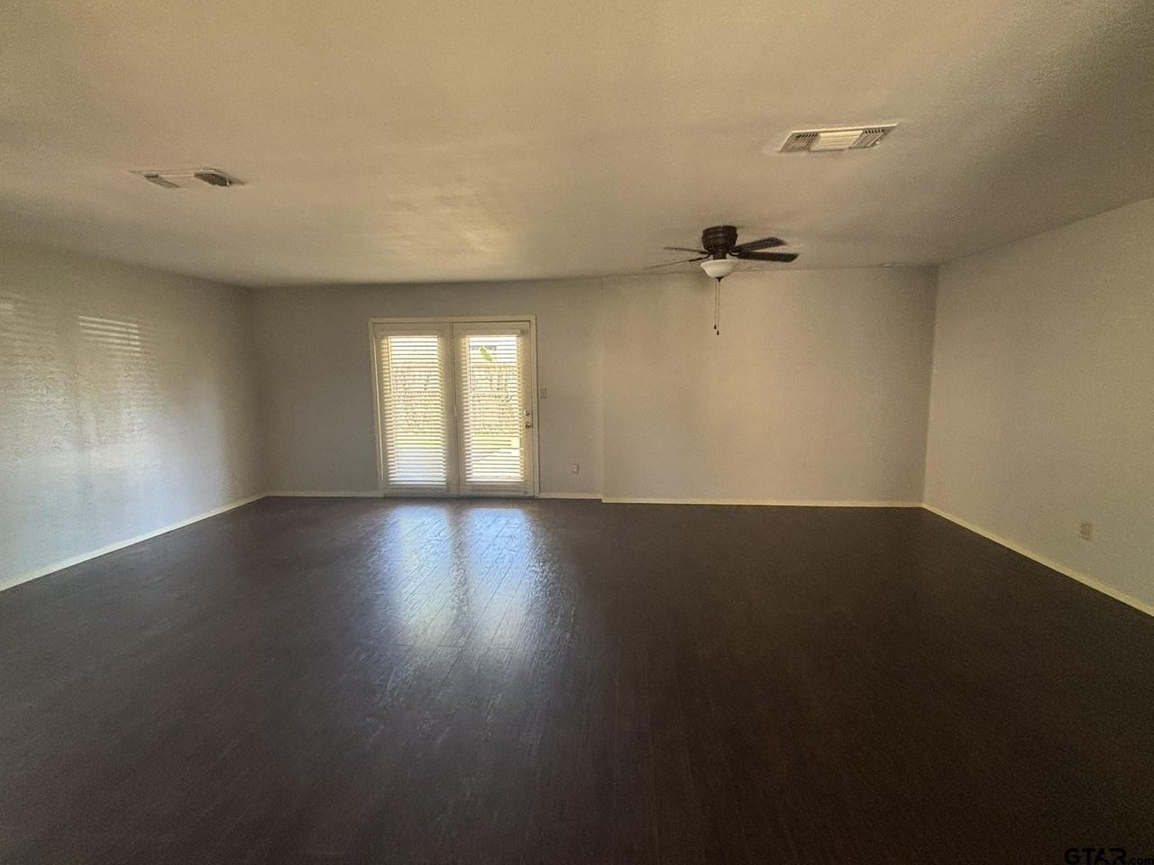 101 Royal Ln - Photo 2 of 7