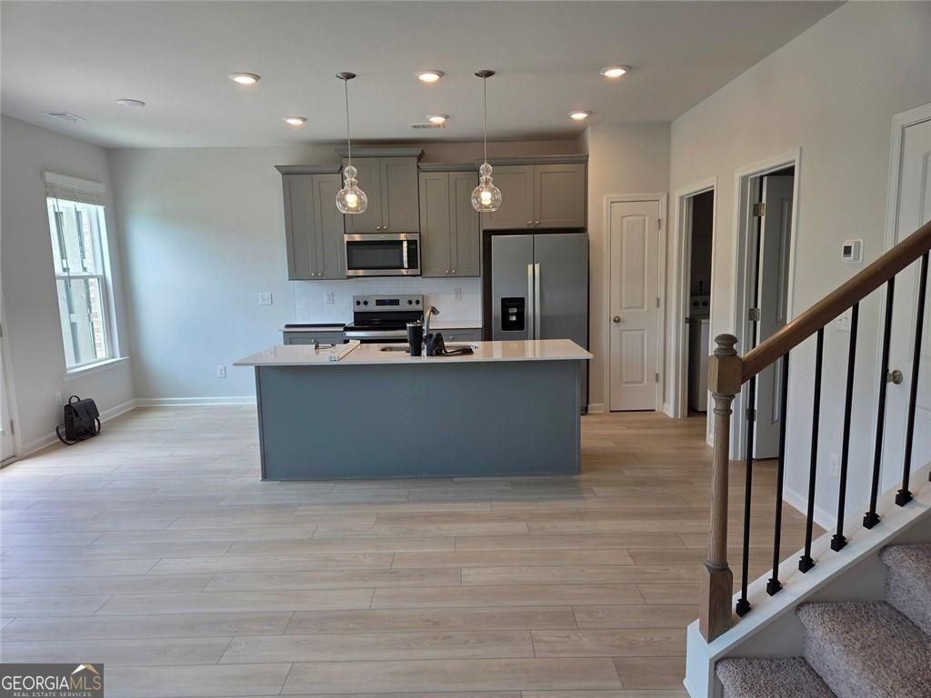 308 Shine Dr - Photo 4 of 17