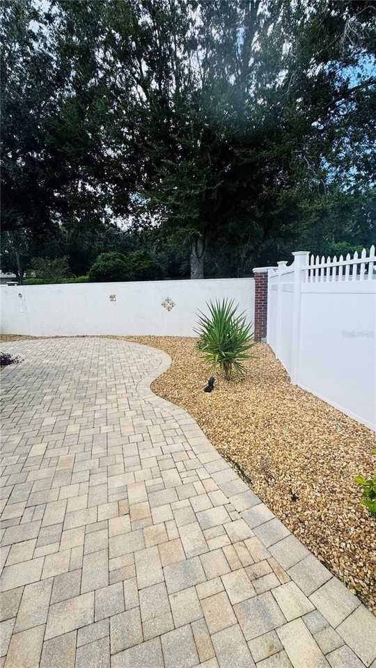 430 Calvert Ter - Photo 4 of 28