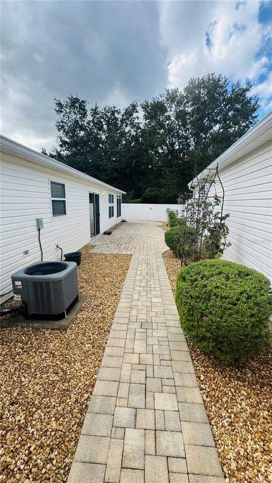 430 Calvert Ter - Photo 5 of 28