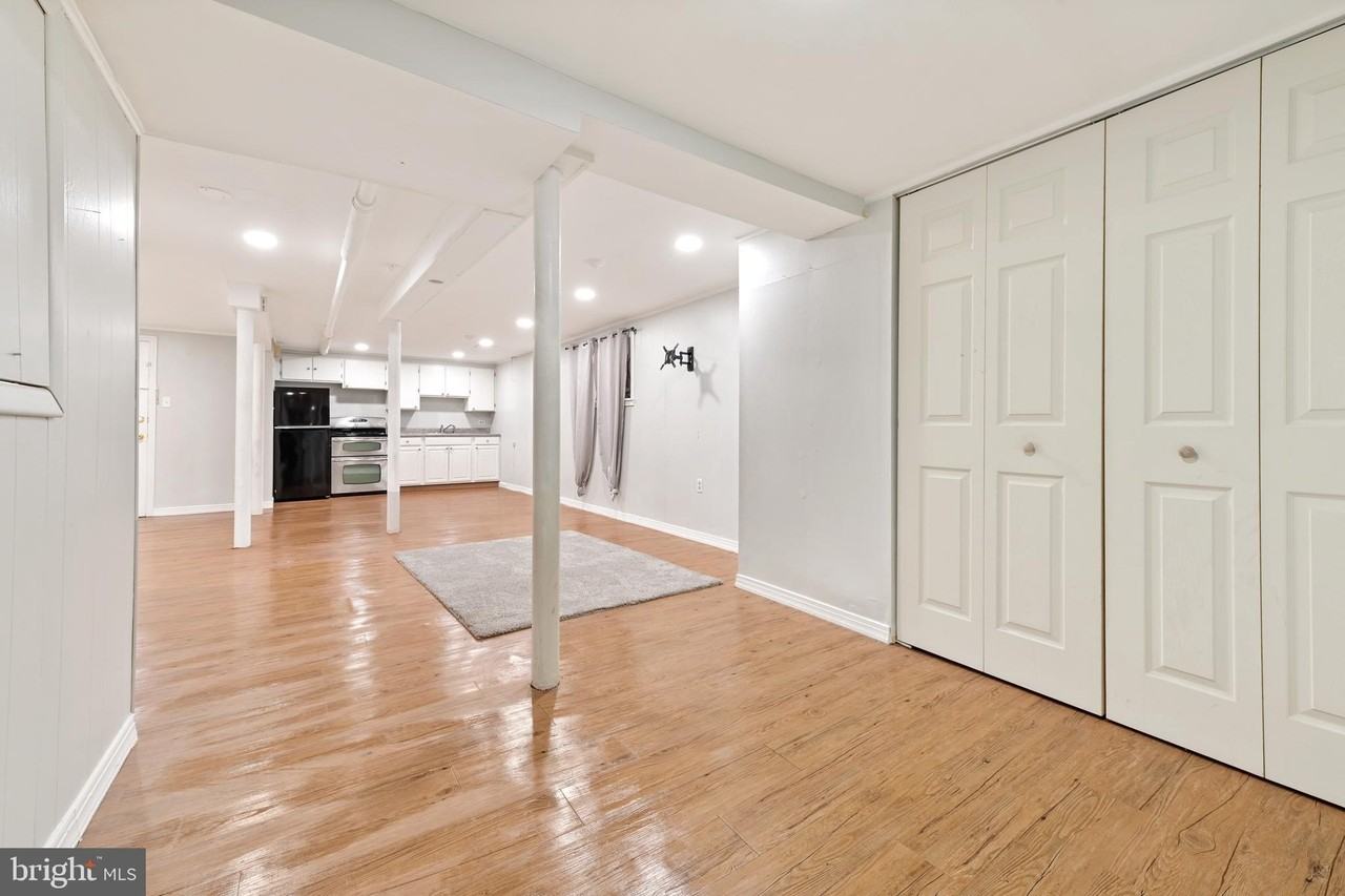 101 E 33rd St Unit B #B - Photo 3 of 7