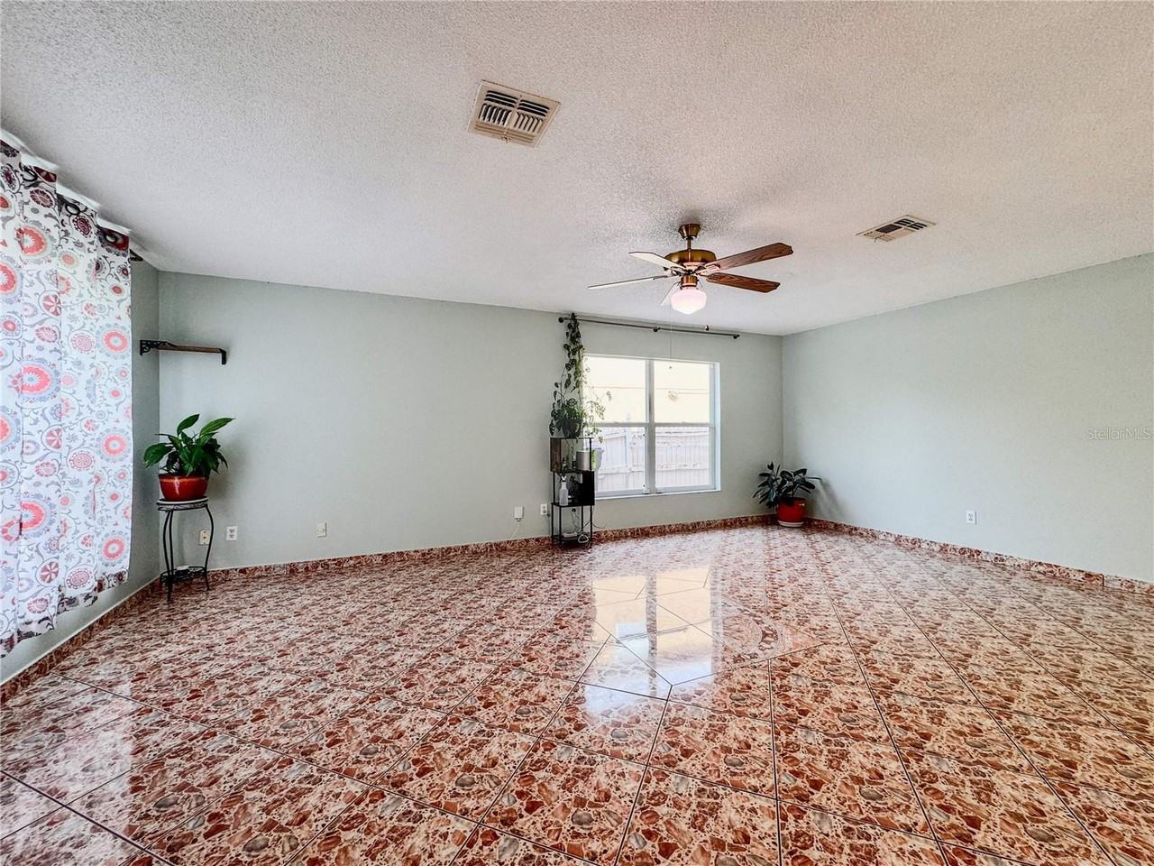 1219 Kempton Chase Pkwy - Photo 4 of 50