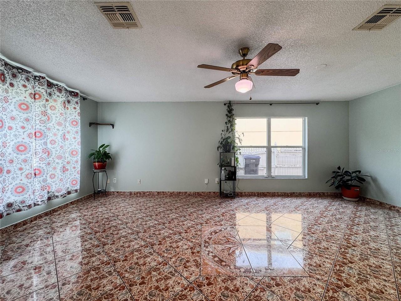 1219 Kempton Chase Pkwy - Photo 5 of 50