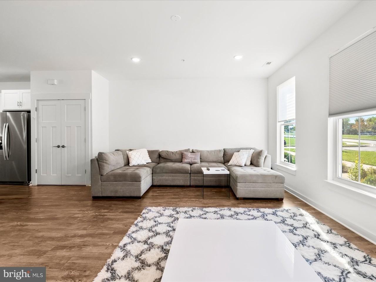 404 Waverley Drive - Photo 6 of 28