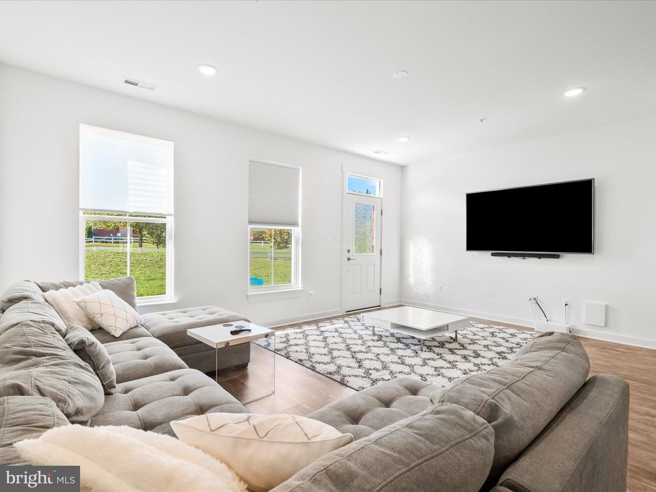 404 Waverley Drive - Photo 7 of 28