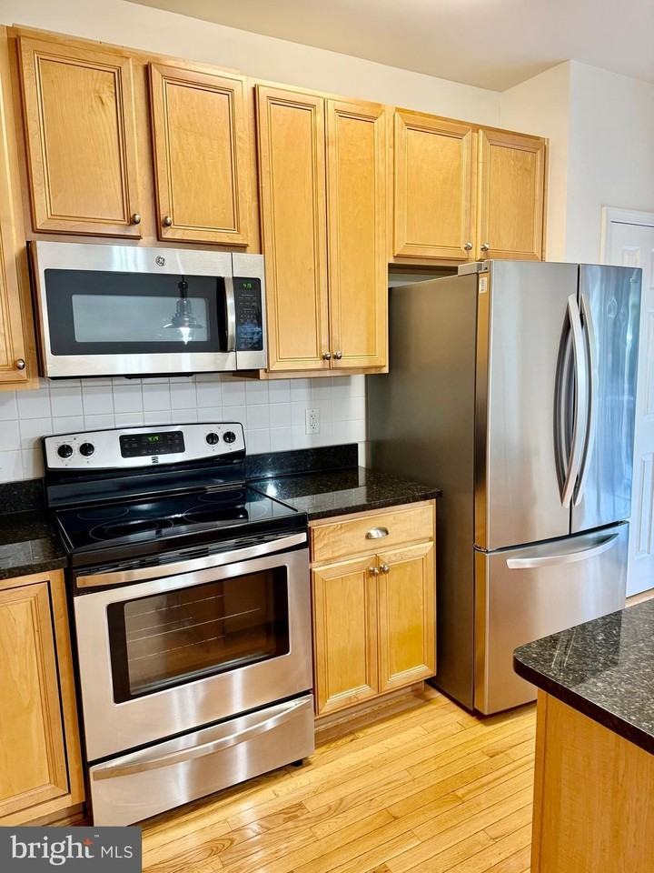 18212 Coachmans Rd - Photo 3 of 26