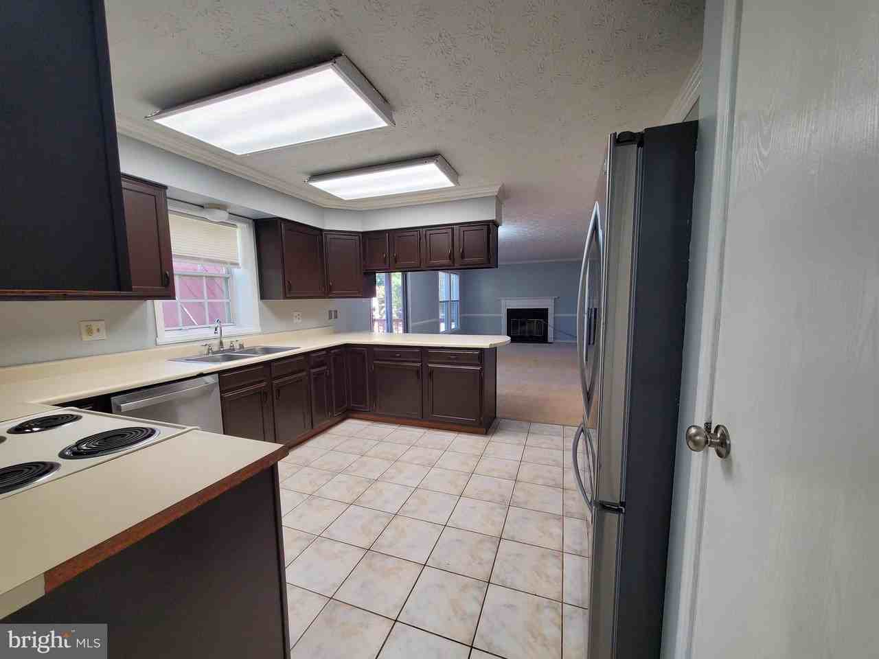 5710 Lincoln Ave - Photo 7 of 50